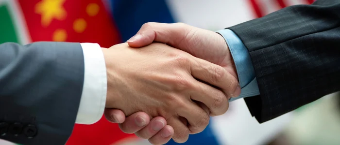 Acuerdo comercial internacional entre empresas para optimizar operaciones de logística internacional y comercio exterior