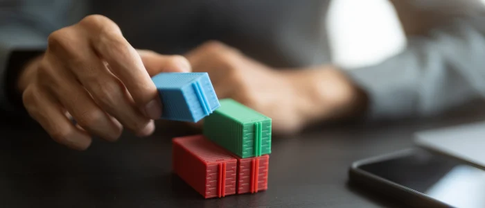 Representación de la clasificación de mercancías mediante bloques, proceso esencial en las operaciones aduaneras y su correcta categorización